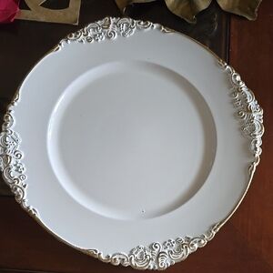 SPSYRINE elegant White Gold Charger plates 14" set of 6 embossed plastic New